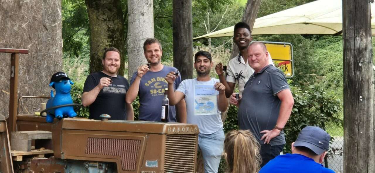 Mitarbeiter des Ingenieurbüro H. Berg & Partner GmbH beim Betriebsausflug nach Vossenack zum Bauerngolf