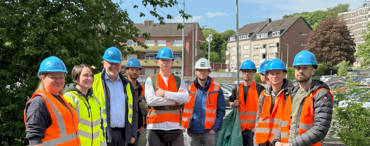 Gruppe von 8 Studierenden der FH Aachen bei der Exkursion zur Wurmpromenade in Herzogenrath